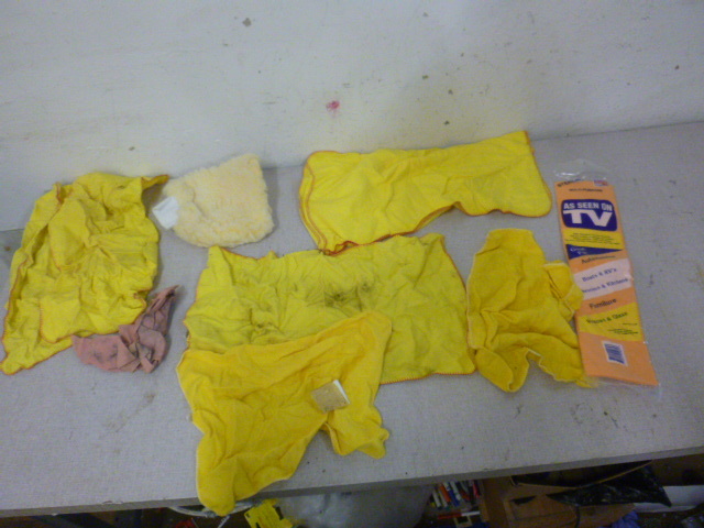 lot 135 image: Miscellaneous Car Cleaning Cloths