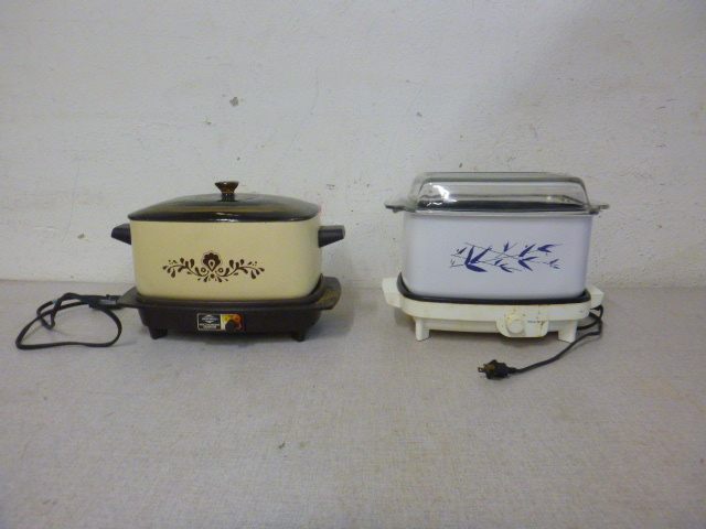 lot 141 image: 2 Slow Cookers