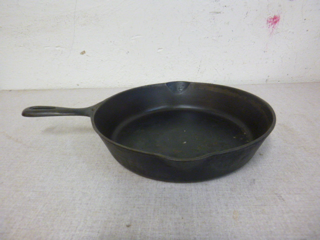 lot 143 image: Cast Iron Pan