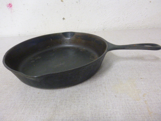lot 144 image: Cast Iron Pan