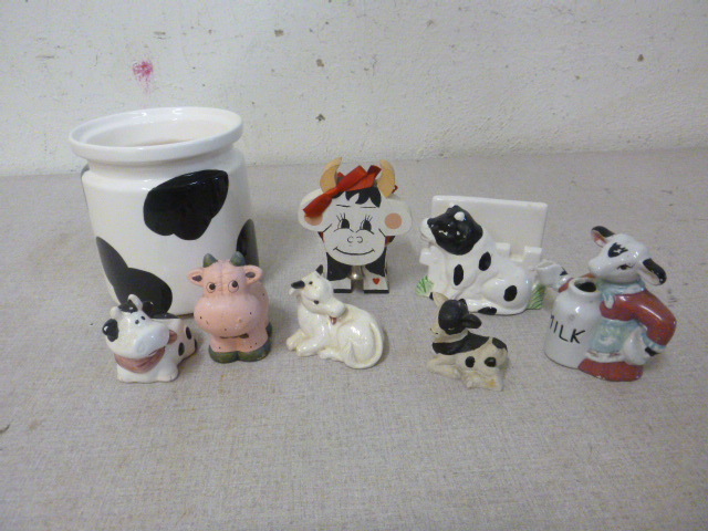 lot 158 image: Miscellaneous Farm Animal Items
