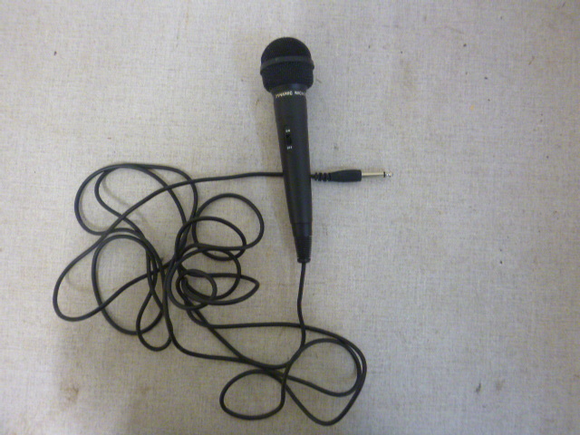 lot 174 image: Dynamic Microphone