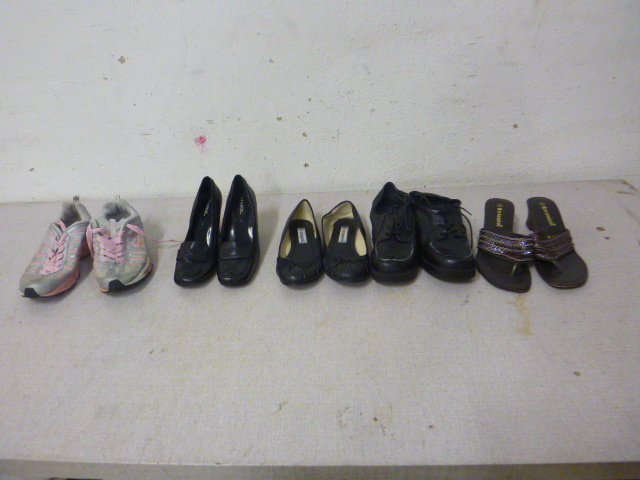 lot 188 image: 5 Pairs of Womens Shoes and a Pair of Boots