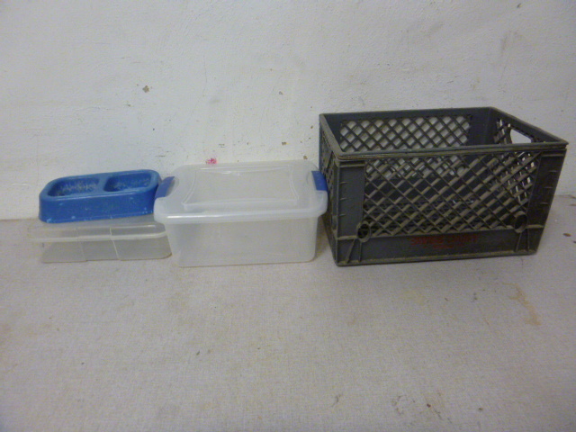 lot 192 image: Crate, 2 Totes and Pet Bowl