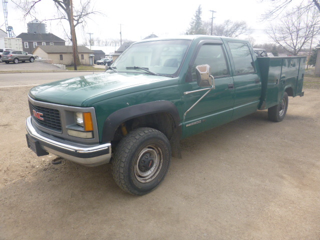 lot 1 image: 1995 GMC CK 3500 Sierra Crew Cab Truck