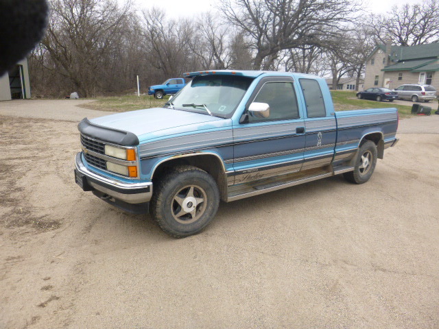 lot 2 image: 1993 Chevrolet Silverado 1500 Sterling Coach 4X4
