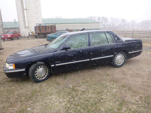 lot 4 image: 1998 Cadillac Deville
