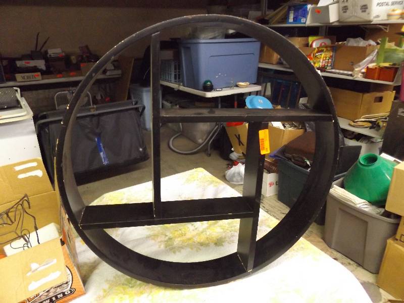 Round Display Shelf