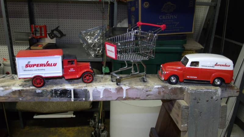 2 unboxed ERTL Cars