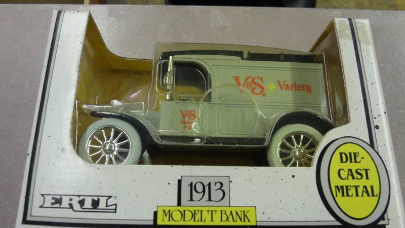 Anheuser Busch Bank 1904 Knox Delivery Truck Die Cast Metal Collectible 