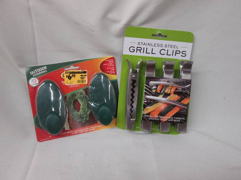 Pack of 2 wreath hangers, pack of 4...