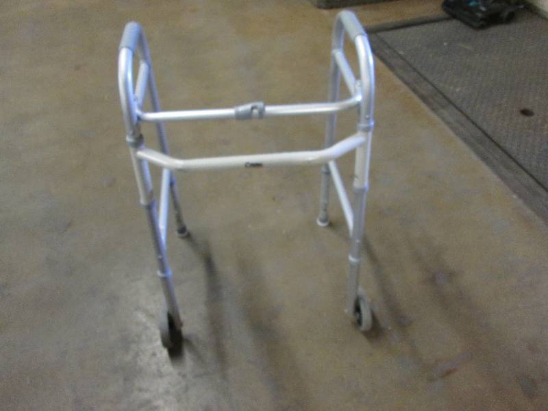 Metal walker with wheel...