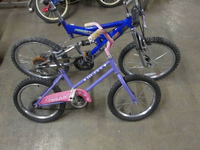 Lot of 2 kids bikes - no seats...