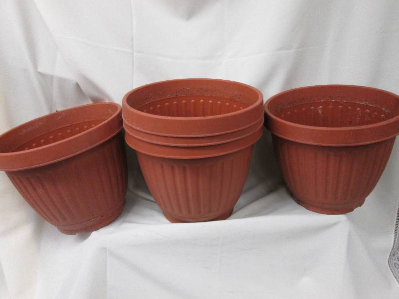 Lot of 5 large plastic planters...
