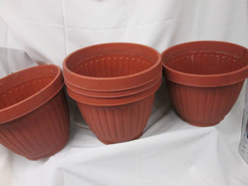 Lot of 5 large plastic planters...