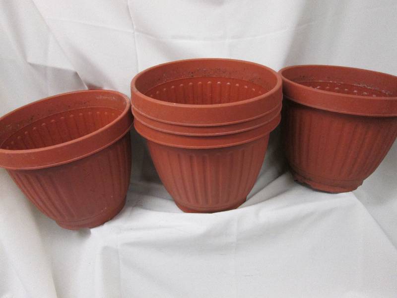 Lot of 5 large plastic planters...