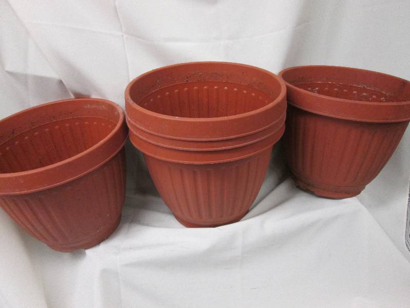 Lot of 5 large plastic planters...