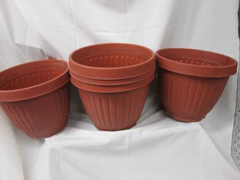 Lot of 5 large plastic planters...