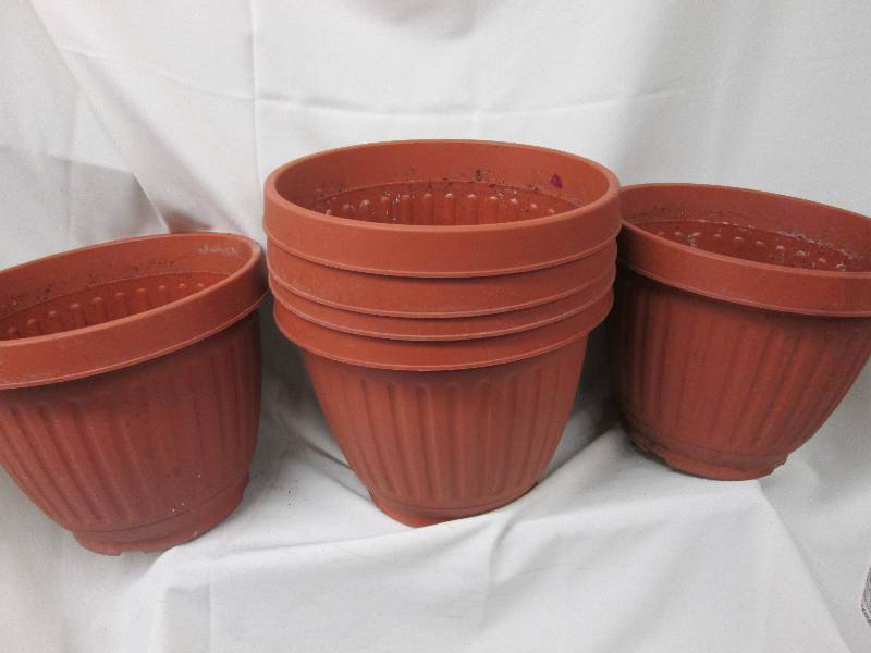 Lot of 6 large plastic planters...