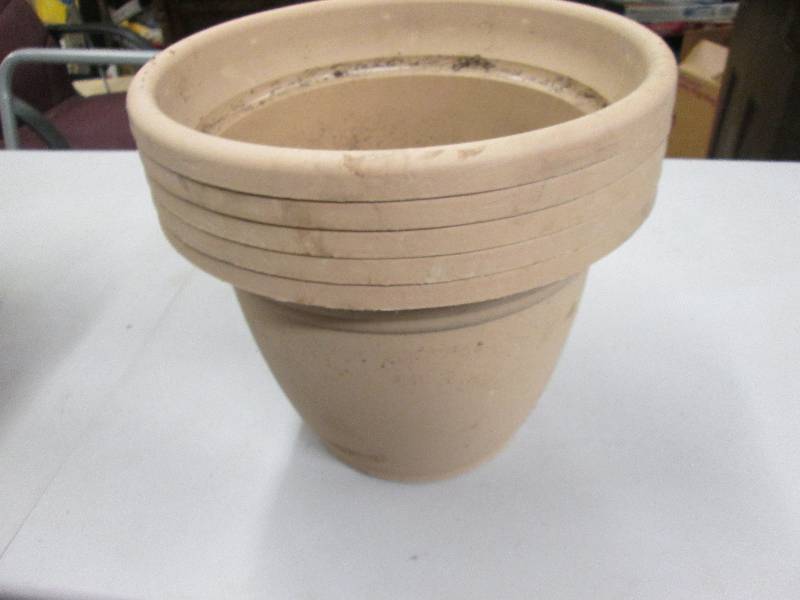 Lot of 5 large plastic planters-tan...