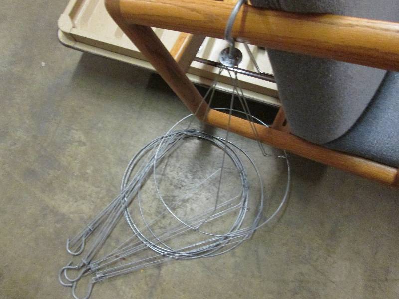 Lot of 5 metal round hangers...
