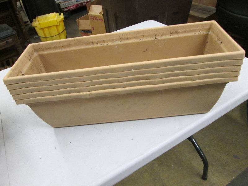 Lot of 5 rectangular planters...