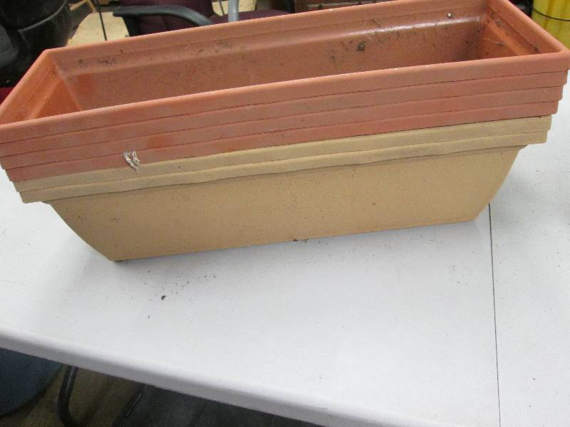 Lot of 6 rectangular planters...