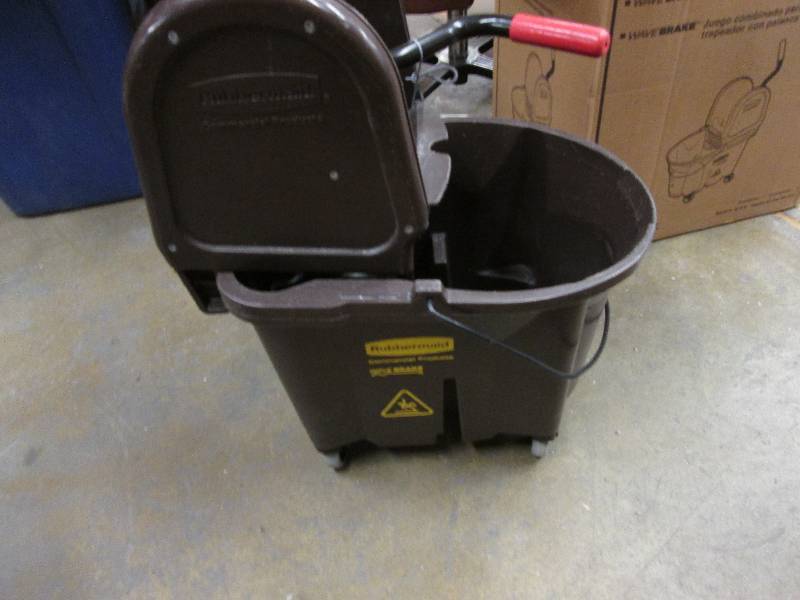 Brown Rubbermaid Wave Brake Mopping...