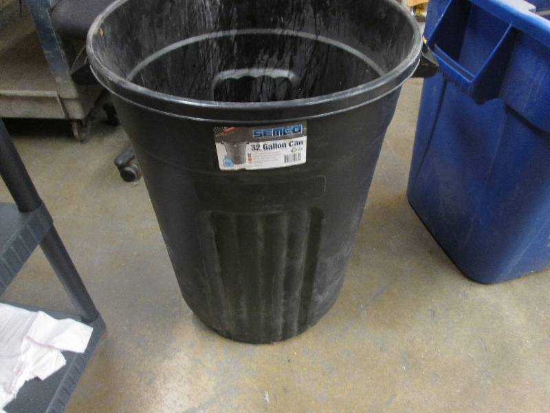 Black 32 gallon trash can...