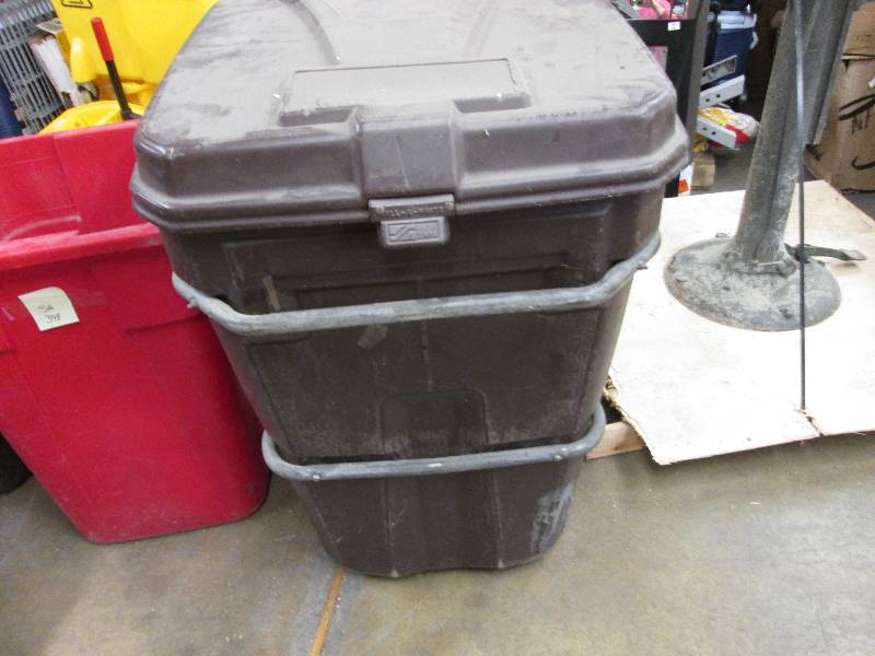 XL Brown trash container with wheel...