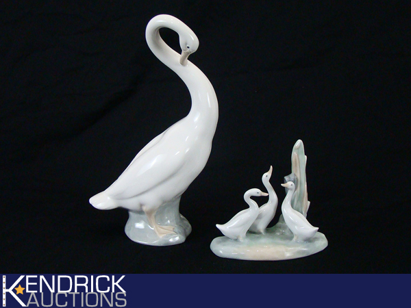 2 Lladro NAO Swan Figurines