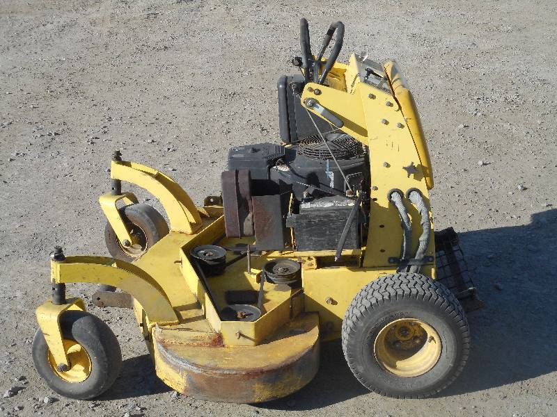 lot 2 image: Great Dane Commercial 60 Mower