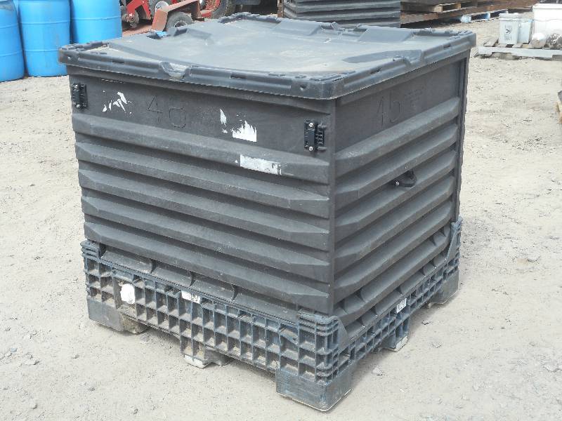 lot 11 image: Heavy Duty 45x48 Commercial Plastic Lidded Pallet Crate