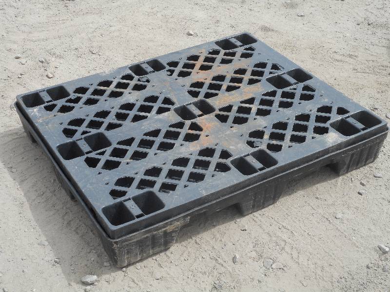 lot 18 image: (2) Commercial 42x48 Plastic Pallets, Stackable
