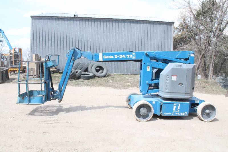 lot 7 image: Articulating Boom Lift