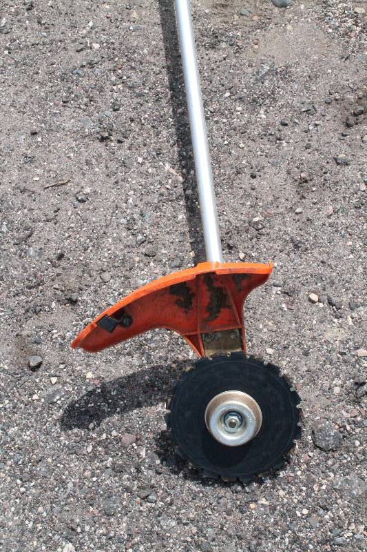lot 25 image: Weed Wacker