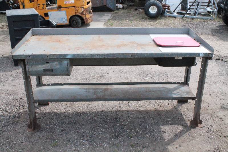 lot 47 image: Work Bench