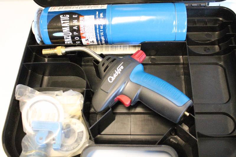 lot 21 image: Propane Set