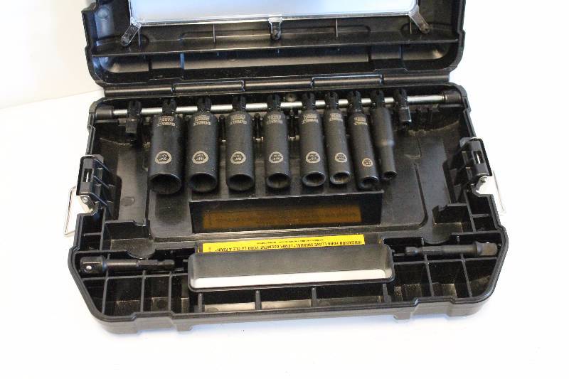 lot 52 image: Tool Set