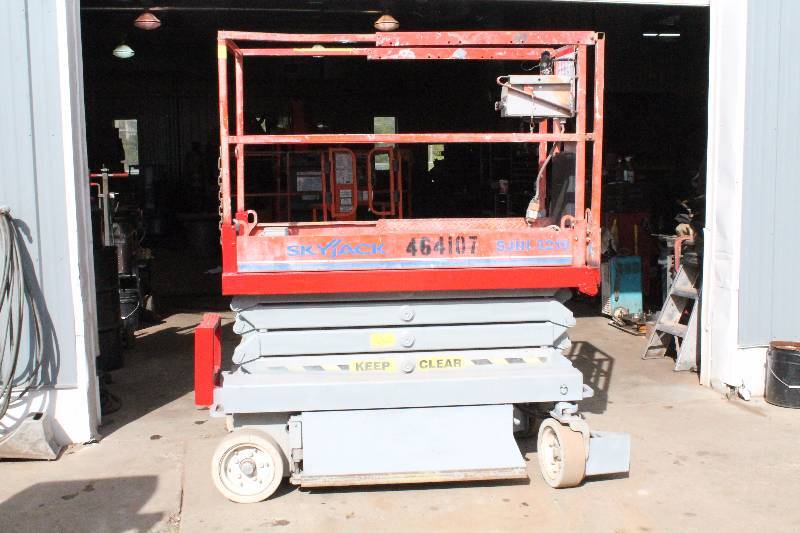 lot 6 image: Scissors Lift