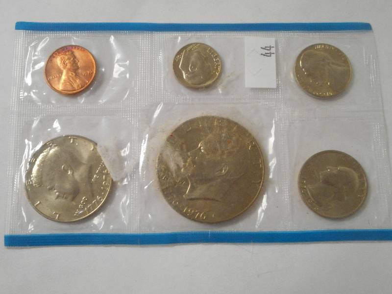 1976 US Mint Set Eisenhower Dollar...