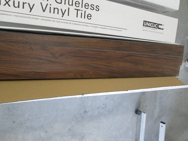 Vinyl Tile - Glueless
