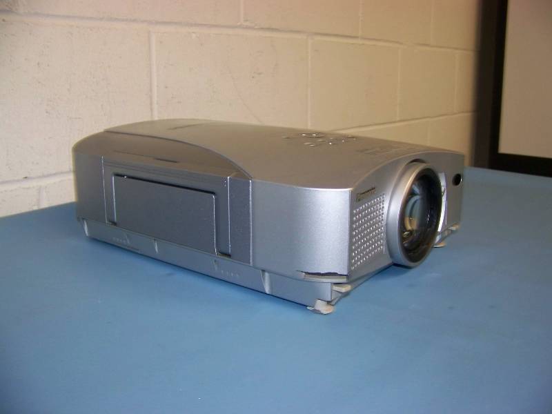 lot 18 image: Panasonic, PT-L520U, LCD Projector