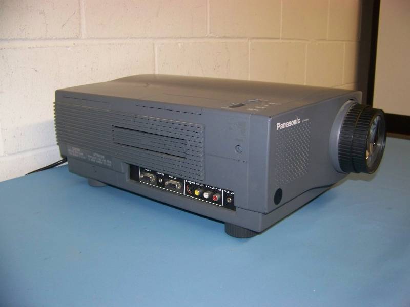 lot 20 image: Panasonic, PT-L291U, LCD Projector