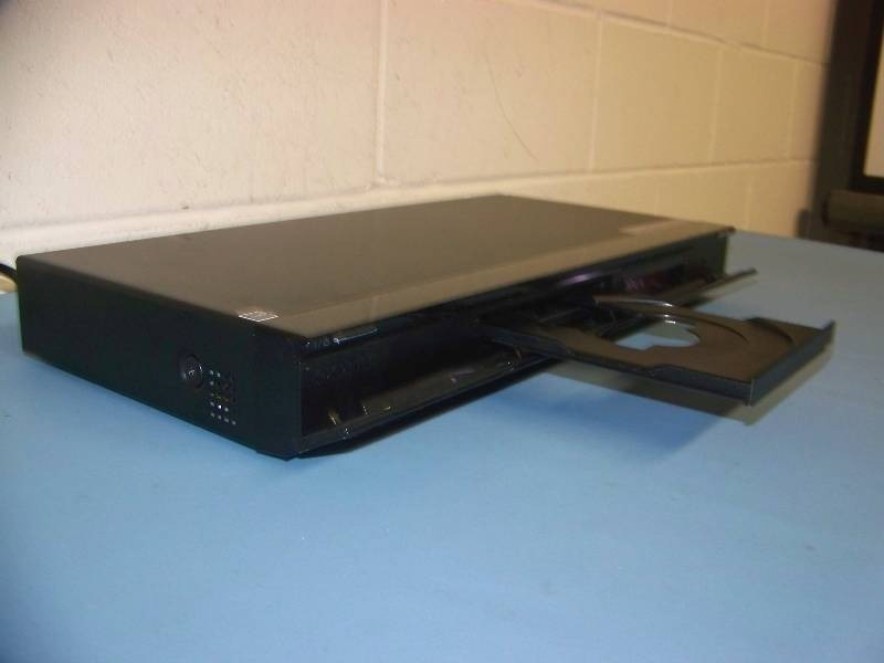 lot 42 image: Sony, Blu-Ray  DVD Player with Remote Control