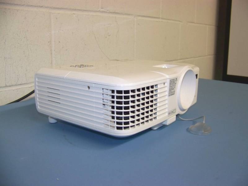lot 12 image: Mitsubishi, EX240U, DLP Projector with HDMI Input