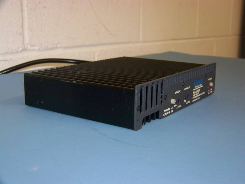 lot 32 image: Stewart Audio, 100 Watt, Power Amplifier  Amp