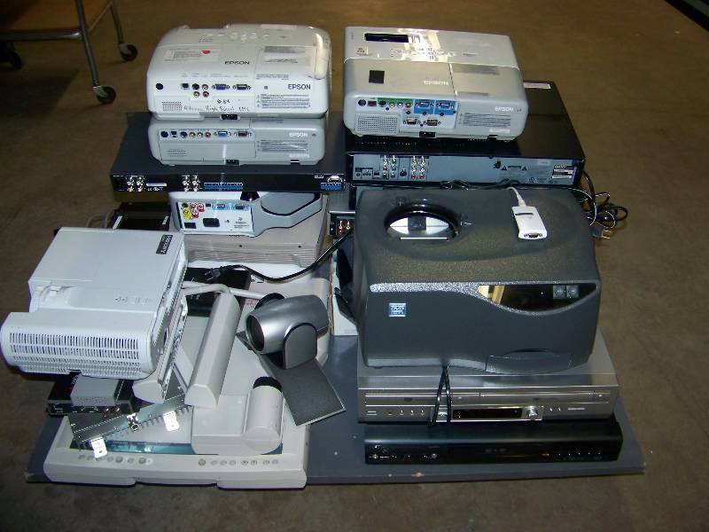 lot 92 image: Miscellaneous lot of Audio  Video items for PARTSREPAIR