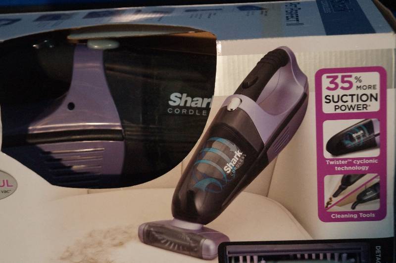 lot 25 image: Shark Cordless Vac
