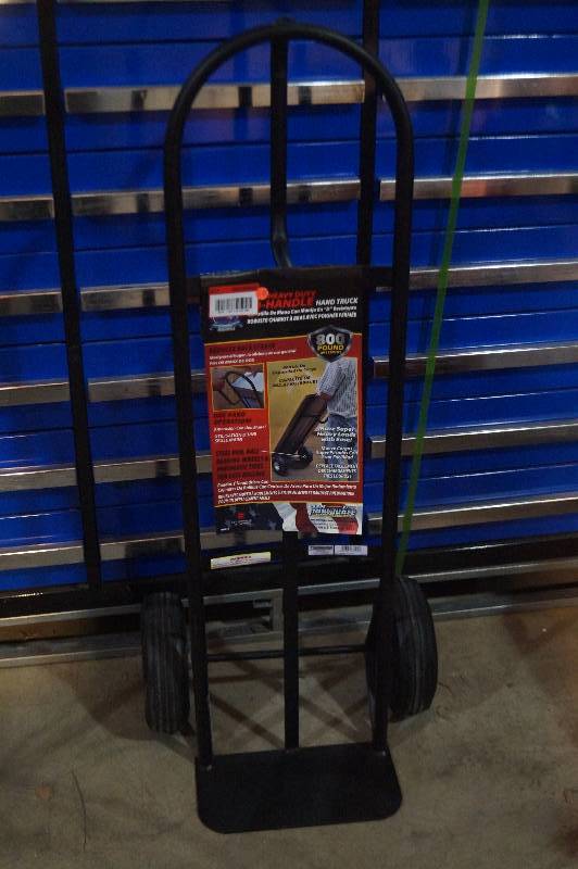 lot 33 image: 2 Wheel Hand Truck